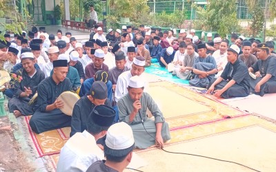 Jumat Mubarokah Penuh Makna, Kelas 9.1 Tampil Memukau dan Tausiyah Menginspirasi Ustadz Drs. Siri Qosim