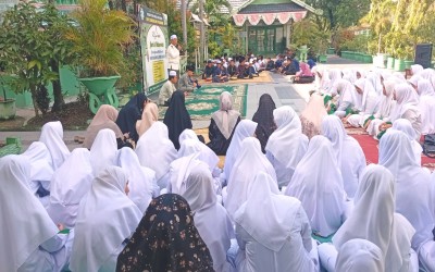 Jumat Mubarokah Paling Seru! MC Fasih Berbahasa Inggris & Bahasa Arab Hadroh SMP Babussalam Bikin Semua Terpukau!